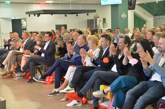 Landeskonferenz der Kinderfreunde Wien: Gäste applaudieren