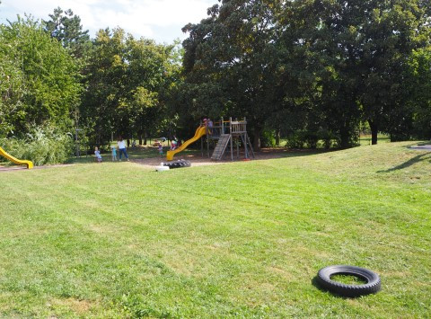 Weitwinkel Aufnahme des großen Garten