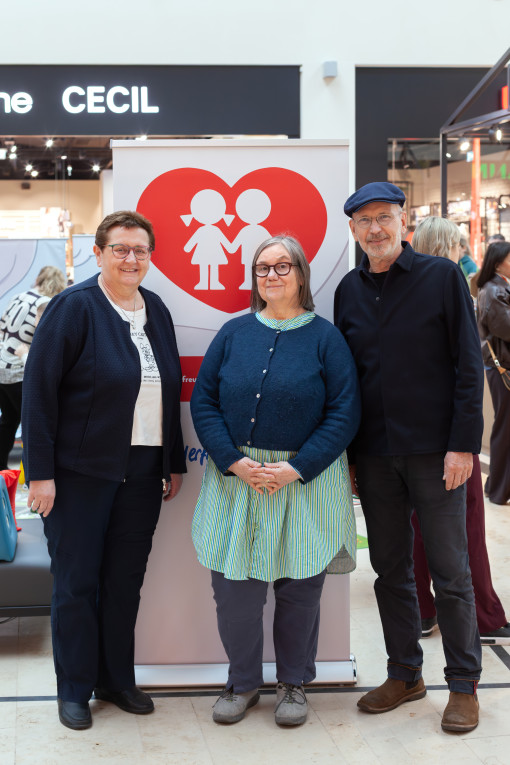 Die ehrenamtlichen Vorleser:innen Klaudia Frieben, Manuela Mayr und Robert Winklehner haben den Kindern vorgelesen.