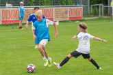 2 Buben beim Fußballspielen