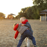 Vom Kampf zum Spiel. Wenn Kinder körperlich werden.